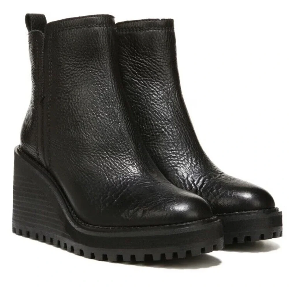 Zodiac Julie Black Lugged Sole Vegan Leather Wedge Booties Boots Side Zip‎ Sz 10